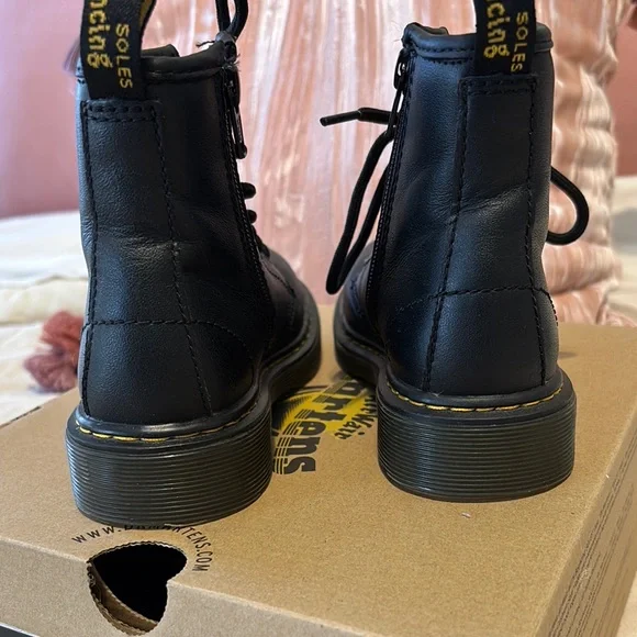 Kids Dr. Martens Boots - Picture 3 of 5
